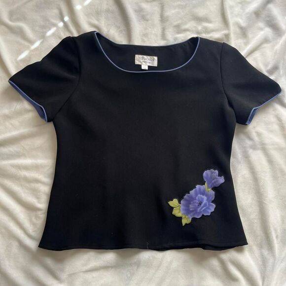 Vintage 90s/Y2K Studio I Petite black purple short sleeve top with flower sz 12P - Picture 1 of 6